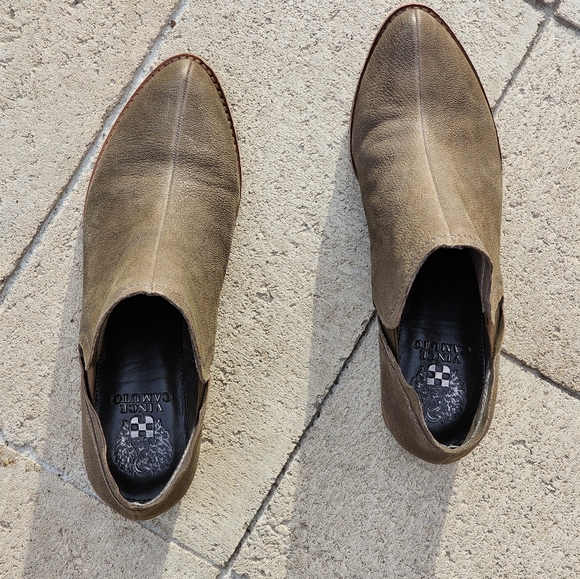 Vince Camuto Carlal Taupe Leather Booties Luxury Silk Goat Texture Ankle Boots - Picture 8 of 16